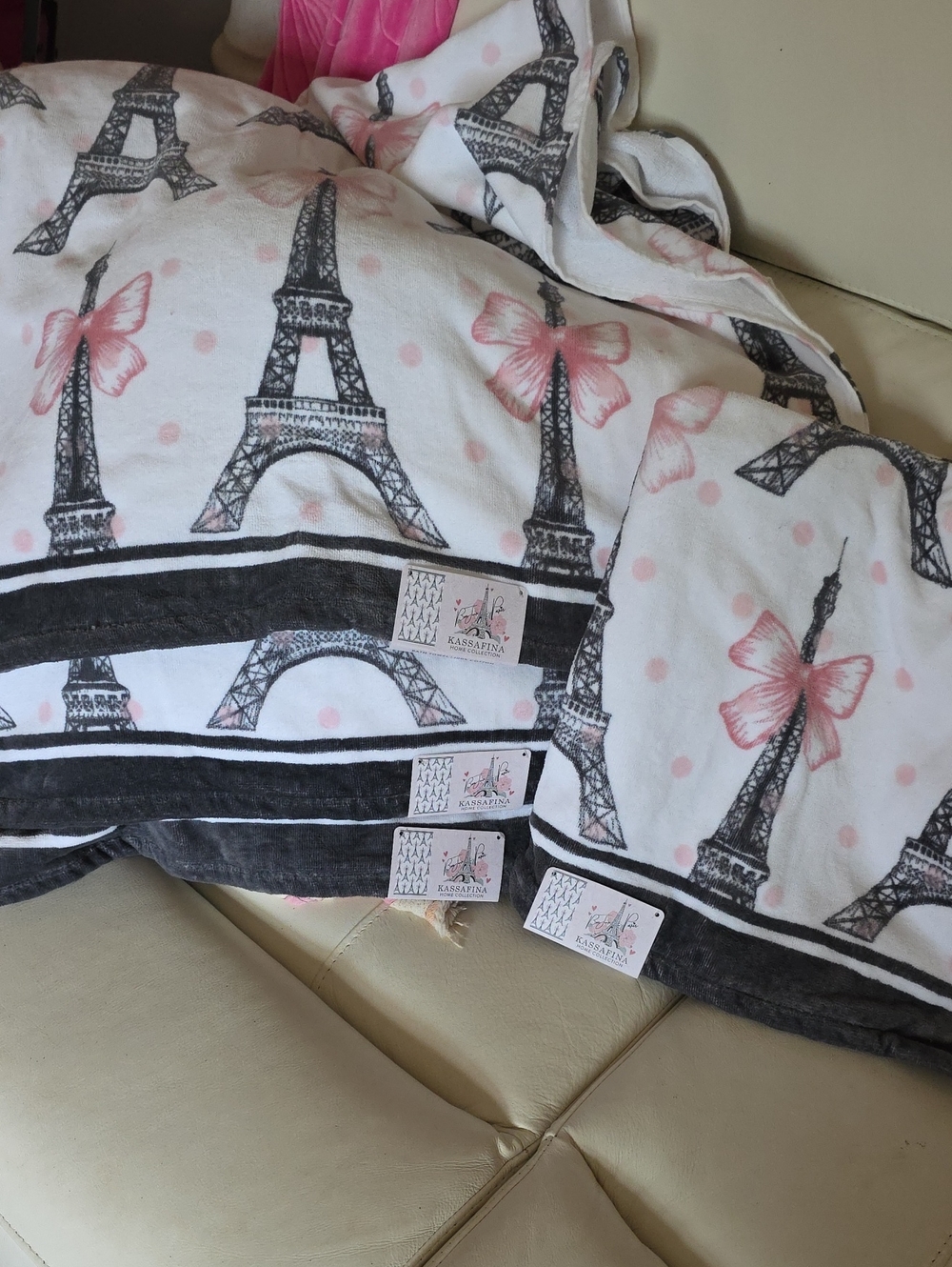 Pink French Eiffel Tower Plush Bath Towels Set of 4 NWT. BEAUTIFUL